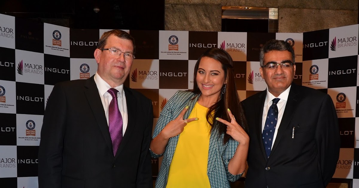 Sonakshi Sinha acting as a media puller for an event