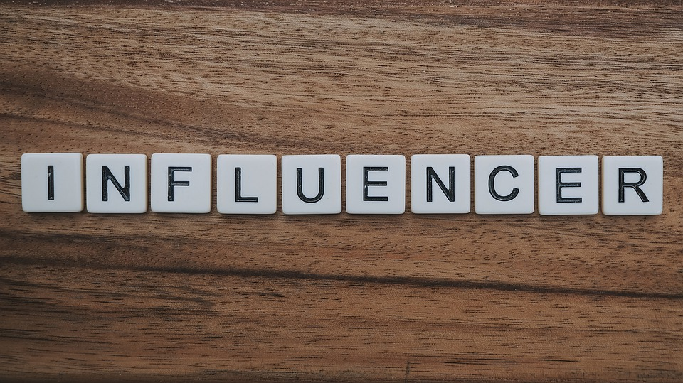 KNOW ABOUT INFLUENCER MARKETING AND MAKE YOUR PRESENCE ONLINE